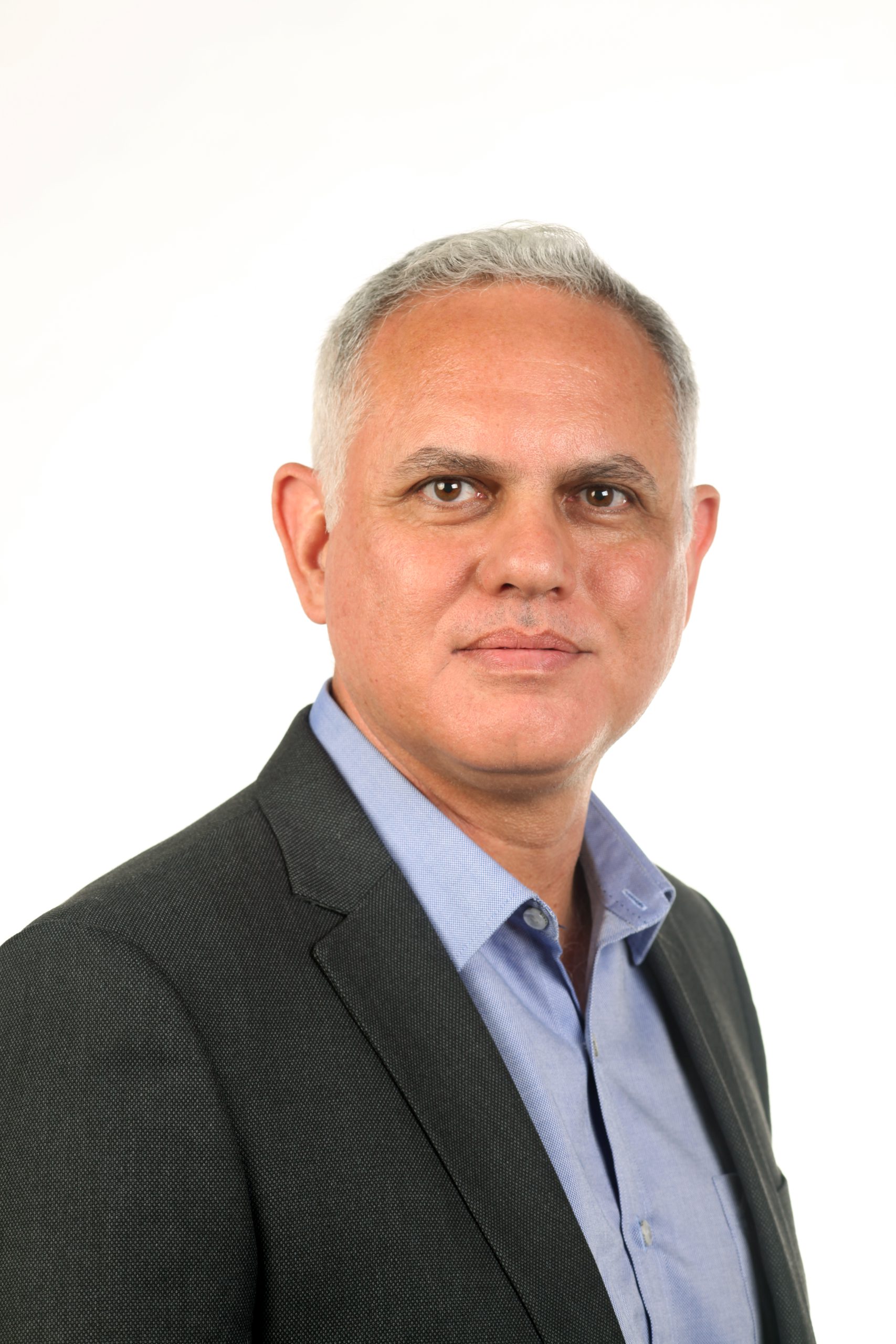 a headshot of NewPhotonics CEO Yaniv Ben Haim