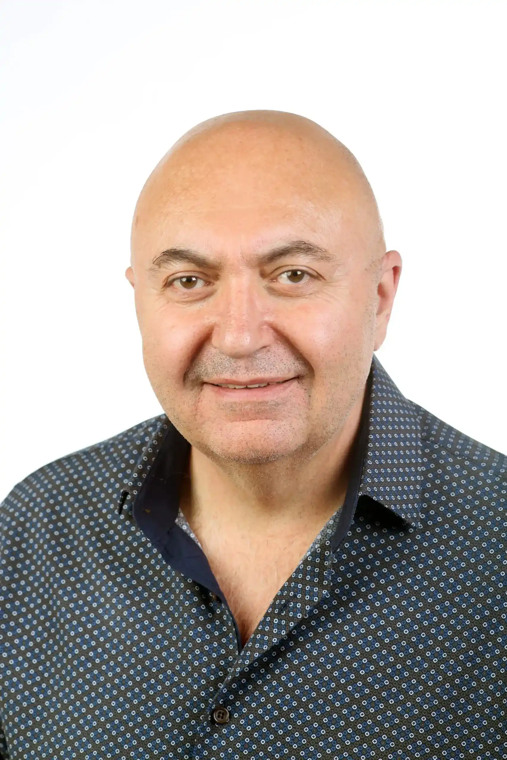 a headshot of NewPhotonics CTO Yosef Ben-Ezra